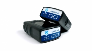 Geotab_Go_devices_Hero_DS03308@1x_01