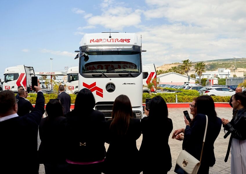 70_nuovi_Mercedes-Benz_Actros_L_ProCabin_per_l’azienda_Napolitrans_TRANSPORTONLINE