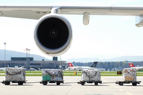 Aeroporto_carrelli.cargo_aereo_ala