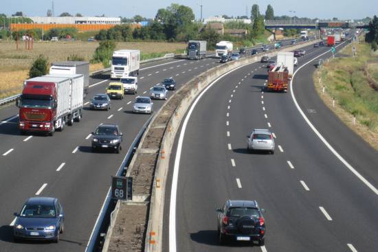 Autostrada_A14_traffico_camion