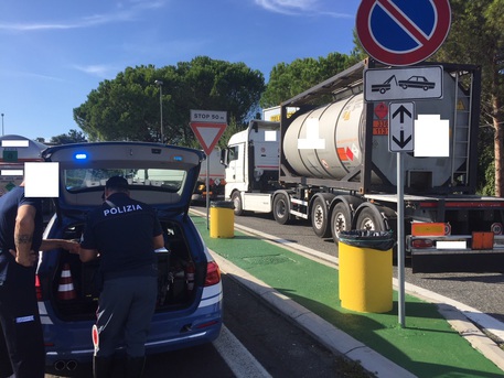 CONTROLLI_POLSTRADA_A14_AUTOTRASPORTO_MERCI_PERICOLOSE