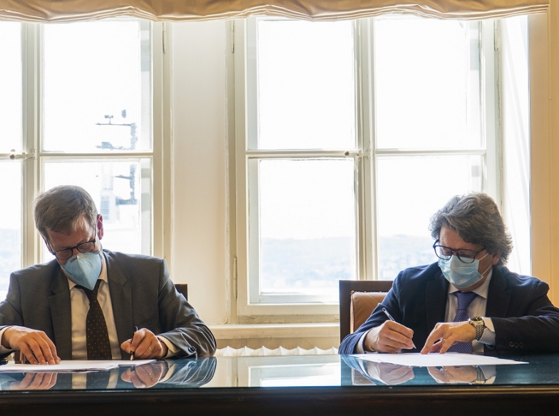 FIRMA_CONCESSIONE_HHLA_PLT_ITALY
