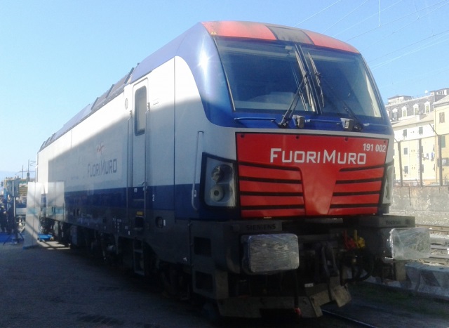 FNM_TRENI_FUORI_MURO