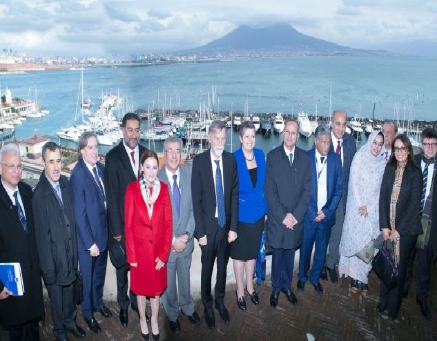 Foto_di_gruppo_dei_ministri_intervenuti_al_meeting_di_Napoli