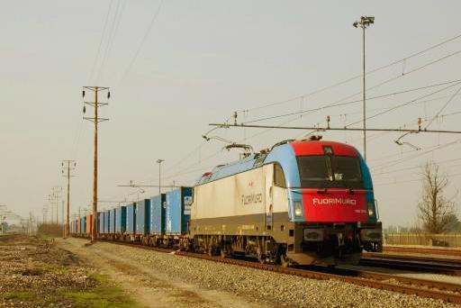Fuorimuro_treno_container