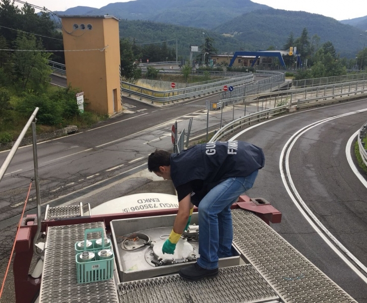 GASOLIO_CONTRABBANDO_CISTERNA_A1