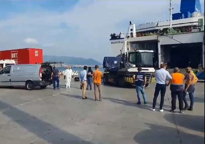 INCIDENTE-PORTO-SALERNO_CAMION_TRANSPORTONLINE