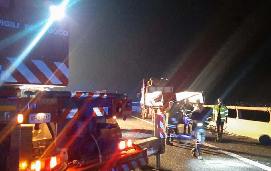 INCIDENTE_A1_TIR_AUTOBUS_TRANSPORTONLINE