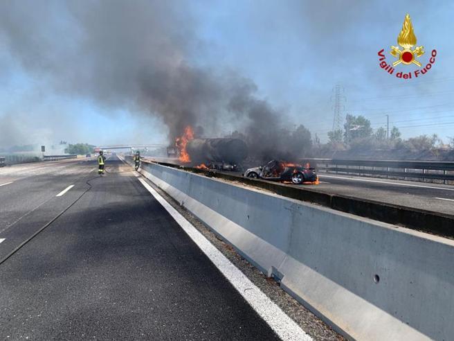INCIDENTE_CAMION_CISTERNA_A1_TRANSPORTONLINE