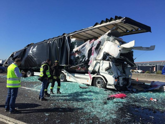 INCIDENTE_CAMION_MODENA