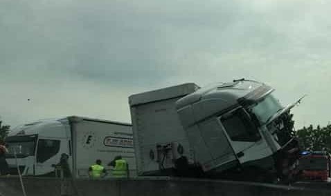 Incidente_camion_autostrada