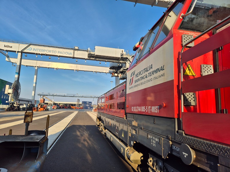 Loco_744_Mercitalia_Shunting_&_Terminal_interporto_padova_transportonline