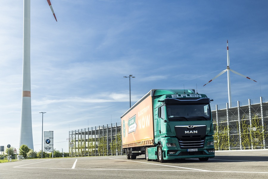 MAN_eTGX_on_the_road_for_BMW_factory_transport_01