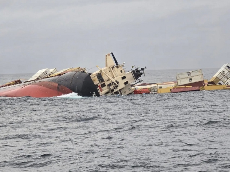 Nave_cargo_ribaltata_al_largo_delle_coste_indiane_rischio_disastro_ambientale_TRANSPORTONLINE
