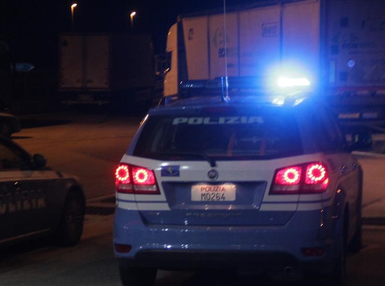 POLIZIA_CAMION_NOTTE