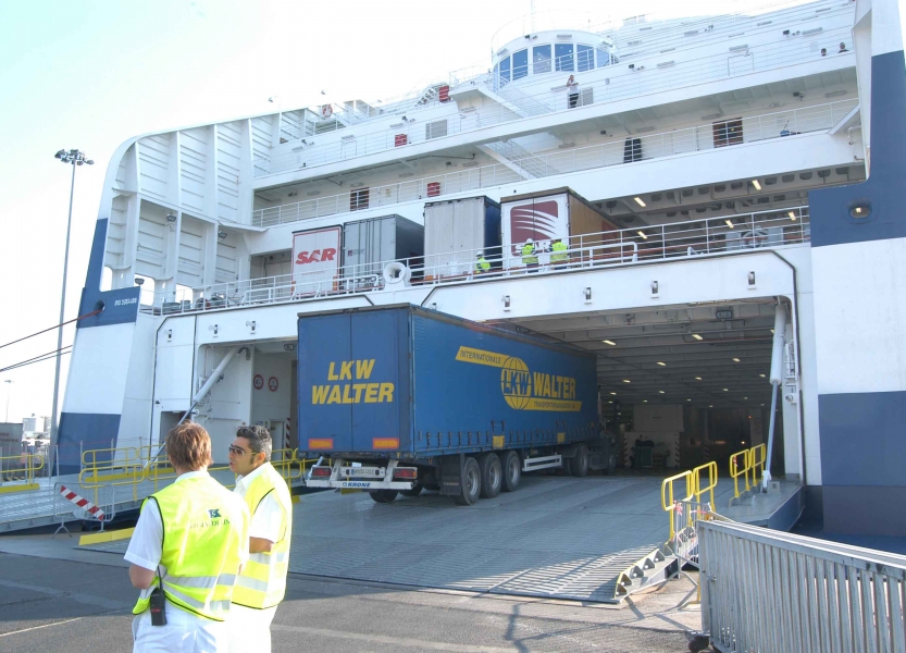 PORTO_NAVE_GRIMALDI_CRUISE_BARCELONA