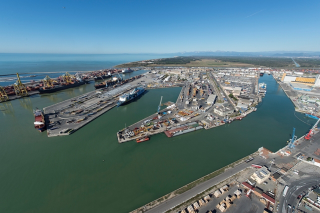 Piattaforma_Europa_del_porto_di_Livorno