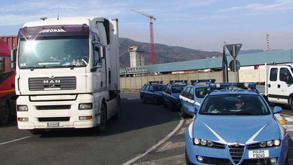 Polizia_Controlli_AUTOTRASPORTO