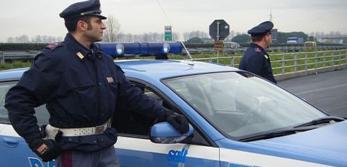 Polizia_Stradale_agenti_volante_autostrada