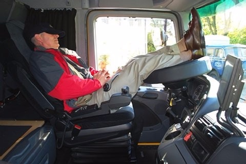 RIPOSO_INFRASETTIMANALE_AUTOTRASPORTO_SPAGNA_CAMION