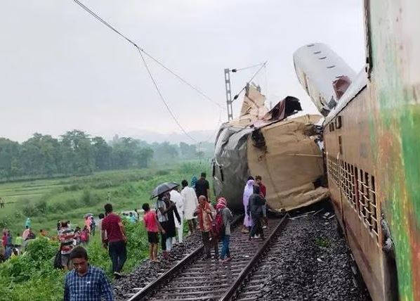SCONTRO_TRENI_INDIA_TRANSPORTONLINE