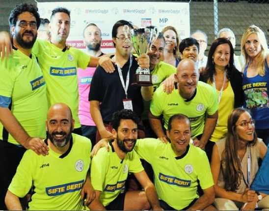 SIFTE_BERTI_alza_la_coppa_della_Logistic_Cup_2019