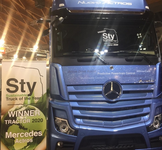 SUSTAINABLE_TRUCK_OK_THE_YEAR_MERCEDES