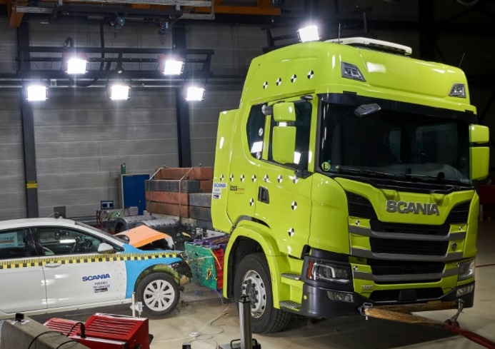 Scania_Crash_test_TRANSPORTONLINE