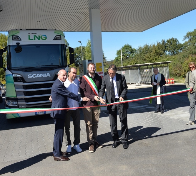 Scania_Magione_stazione_lng