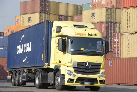 Spinelli_Mercedes_piazzale_container