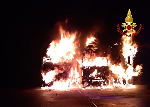 TIR_INCENDIATI_MILANO