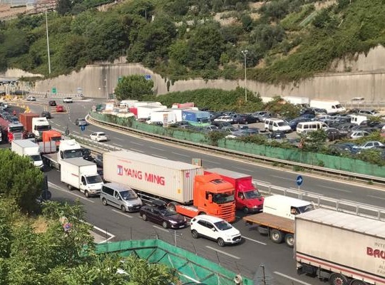 TRASPORTOUNITO_BLOCCATI_ACCESI_TERMINAL_GENOVA