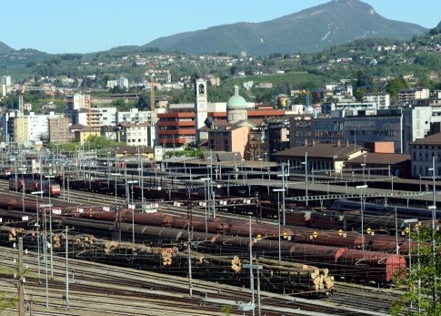 TRENI_MERCI_ITALIA_SVIZZERA_LUNGHE_ATTESE