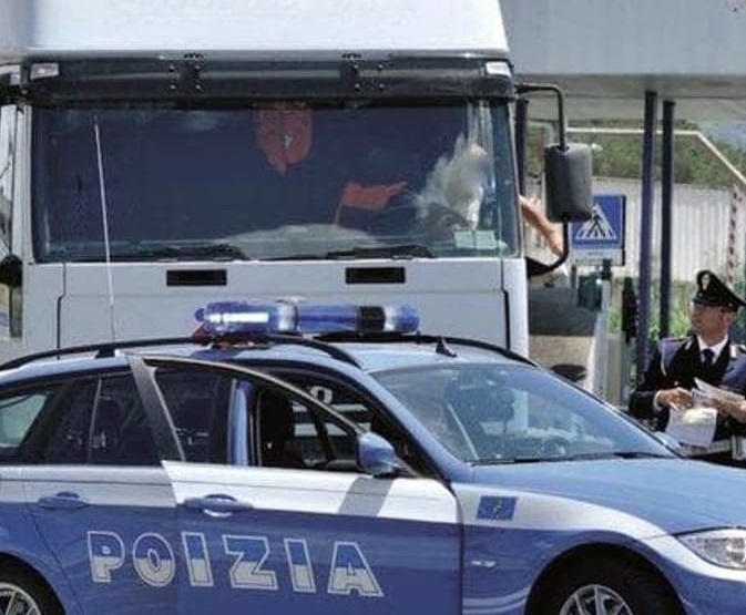 controlli-polizia-stradale-camion_01