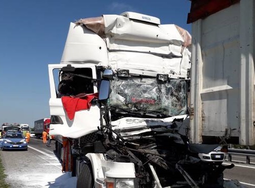 incidente-a21_camion_tir