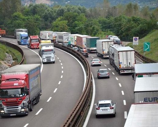 numero_chiuso_al_transito_dei_Tir__Tirolo