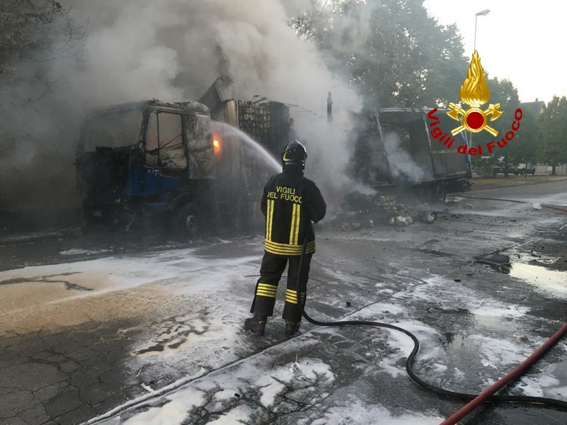pistoia_incendio_camion