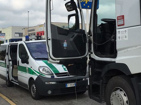polizia_locale_della_Bassa_Reggiana_CONTROLLO_CAMION_ABUSIVO