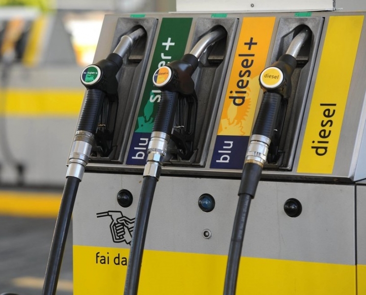 pompa_di_benzina_FRODE_GASOLIO