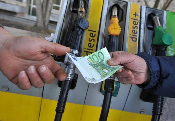 prezzi-benzina-come-risparmiare